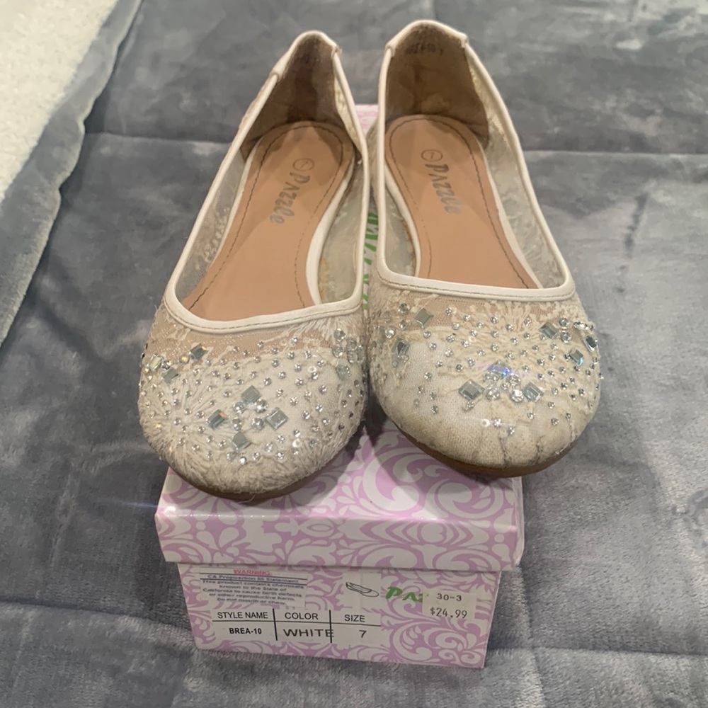 Pazzle white girls shoes with sparkle. Size 7.